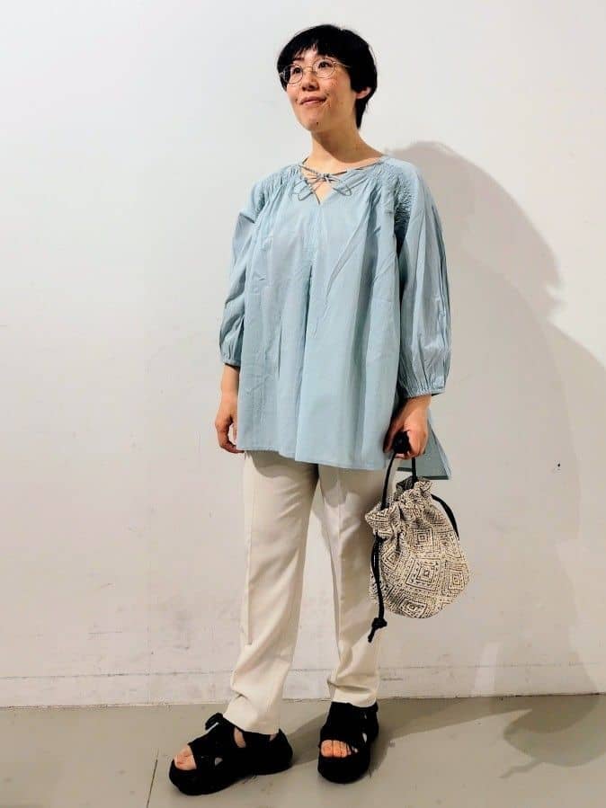 kodamaさんの「THE SHOP TK｜◆コットンシャーリングブラウス【洗える】」を使ったコーディネート