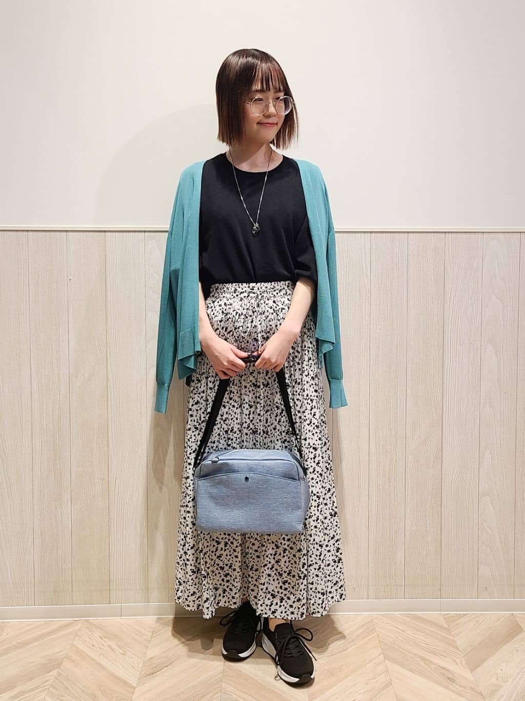 Suzuさんの「SHOO･LA･RUE｜◆洗えるサッと履けるニットスニーカー」を使ったコーディネート