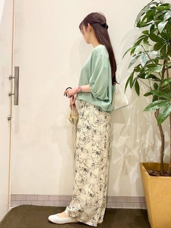 AYUMIさんの「SHOO･LA･RUE｜【長傘/晴雨兼用】【Wpc．】遮光フリルクラシック ロング」を使ったコーディネート