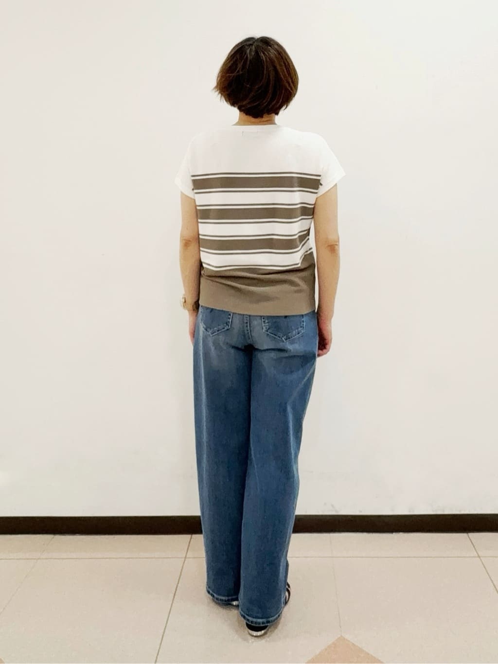 SAOさんの「INDIVI｜【褒められデニム】ワイドストレート デニムパンツ」を使ったコーディネート