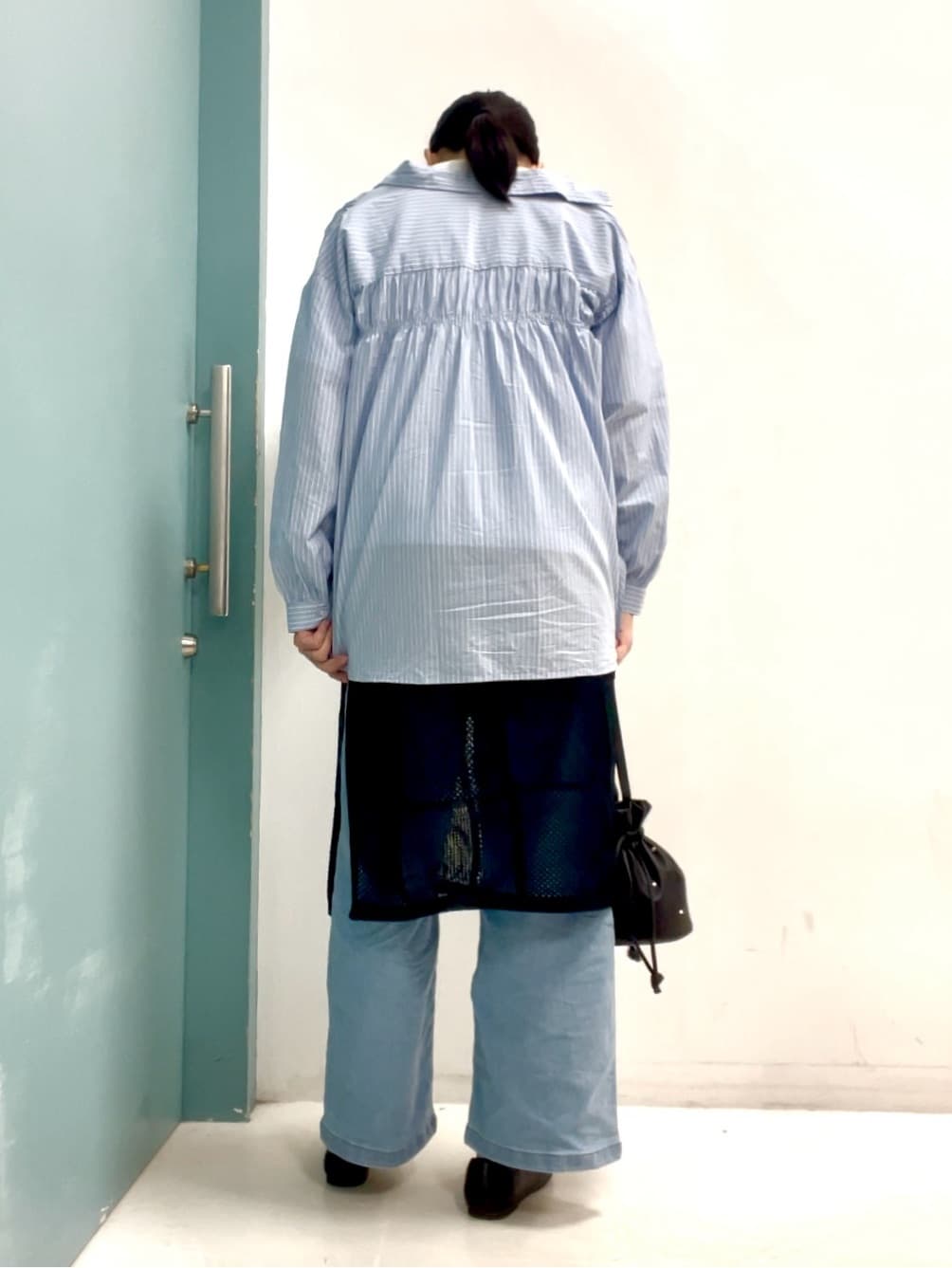 machiさんの「SHOO･LA･RUE｜◆【洗える】バックギャザーがポイント 綿ワッシャー前開きシャツ」を使ったコーディネート