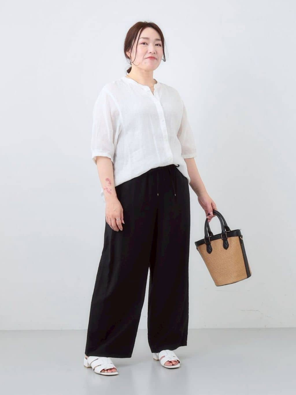 kaoさんの「INDIVI｜◆【毎年人気！／フレンチリネン】5分袖バンドカラーブラウス」を使ったコーディネート