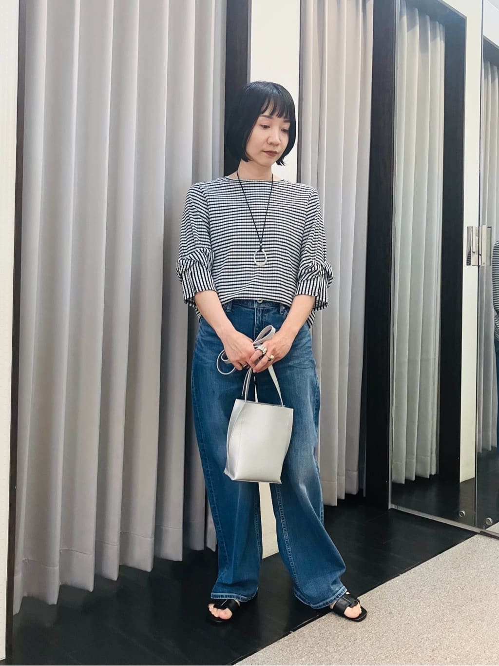 AYAさんの「INDIVI｜【褒められデニム】ワイドストレート デニムパンツ」を使ったコーディネート