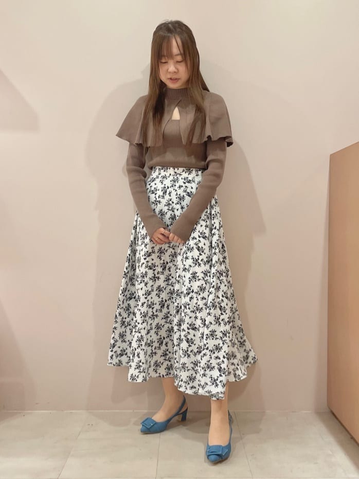 azusaさんの「ESPERANZA｜バックストラップバックルヒールパンプス」を使ったコーディネート