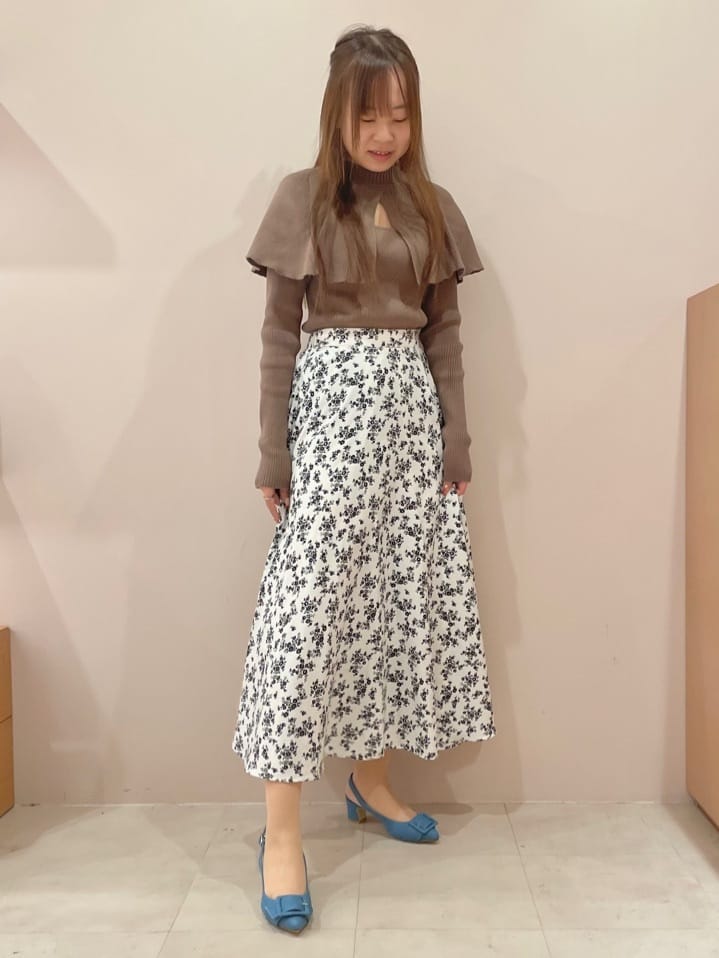 azusaさんの「ESPERANZA｜バックストラップバックルヒールパンプス」を使ったコーディネート