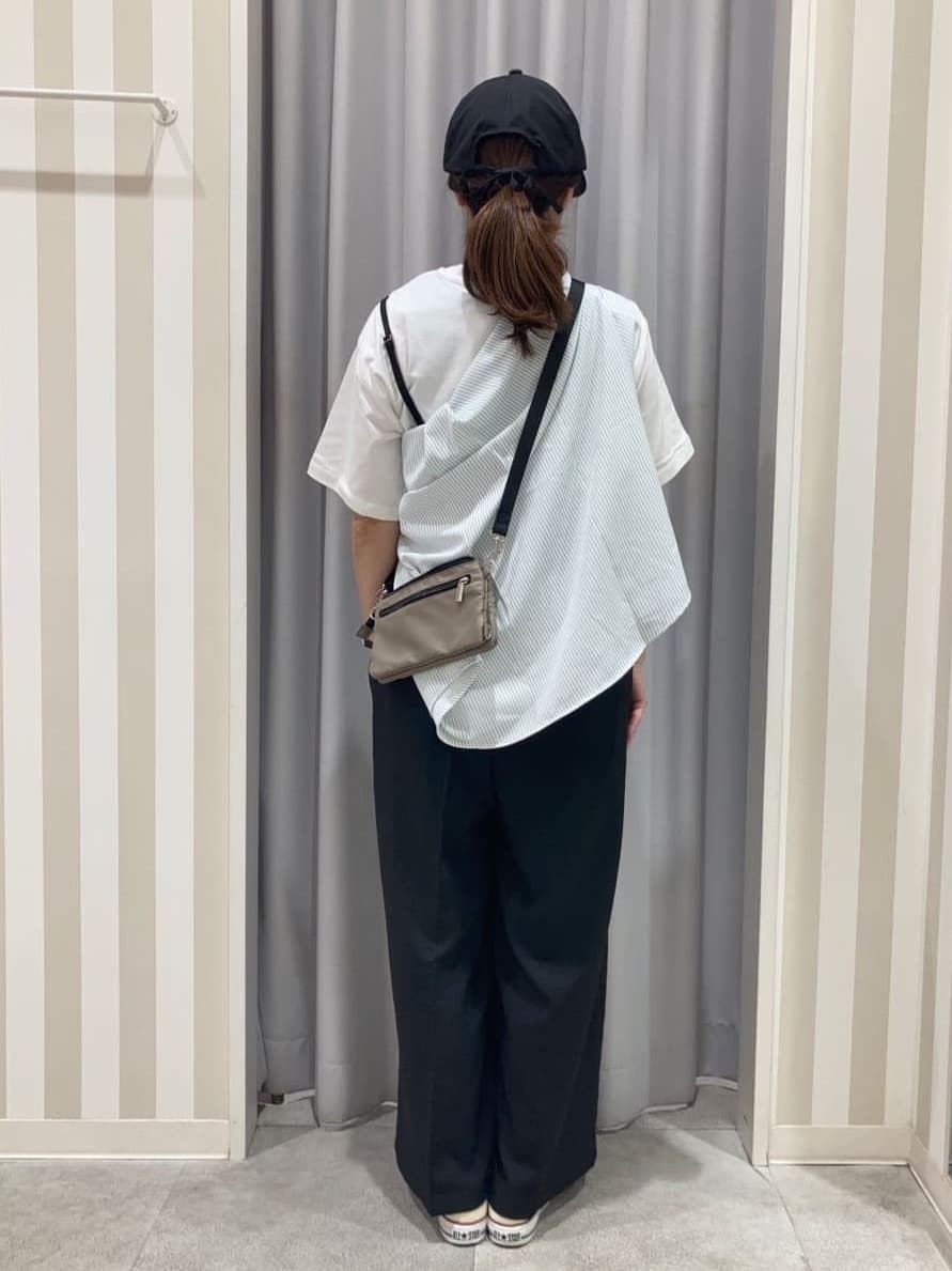 𝐂𝐡𝐢𝐢 &hearts;(ちー)さんの「SHOO･LA･RUE｜◆【ひんやり/UV/吸水速乾/洗濯後しわになりにくい】ラッシュガードにもなる ストライプ前開きシャツ」を使ったコーディネート
