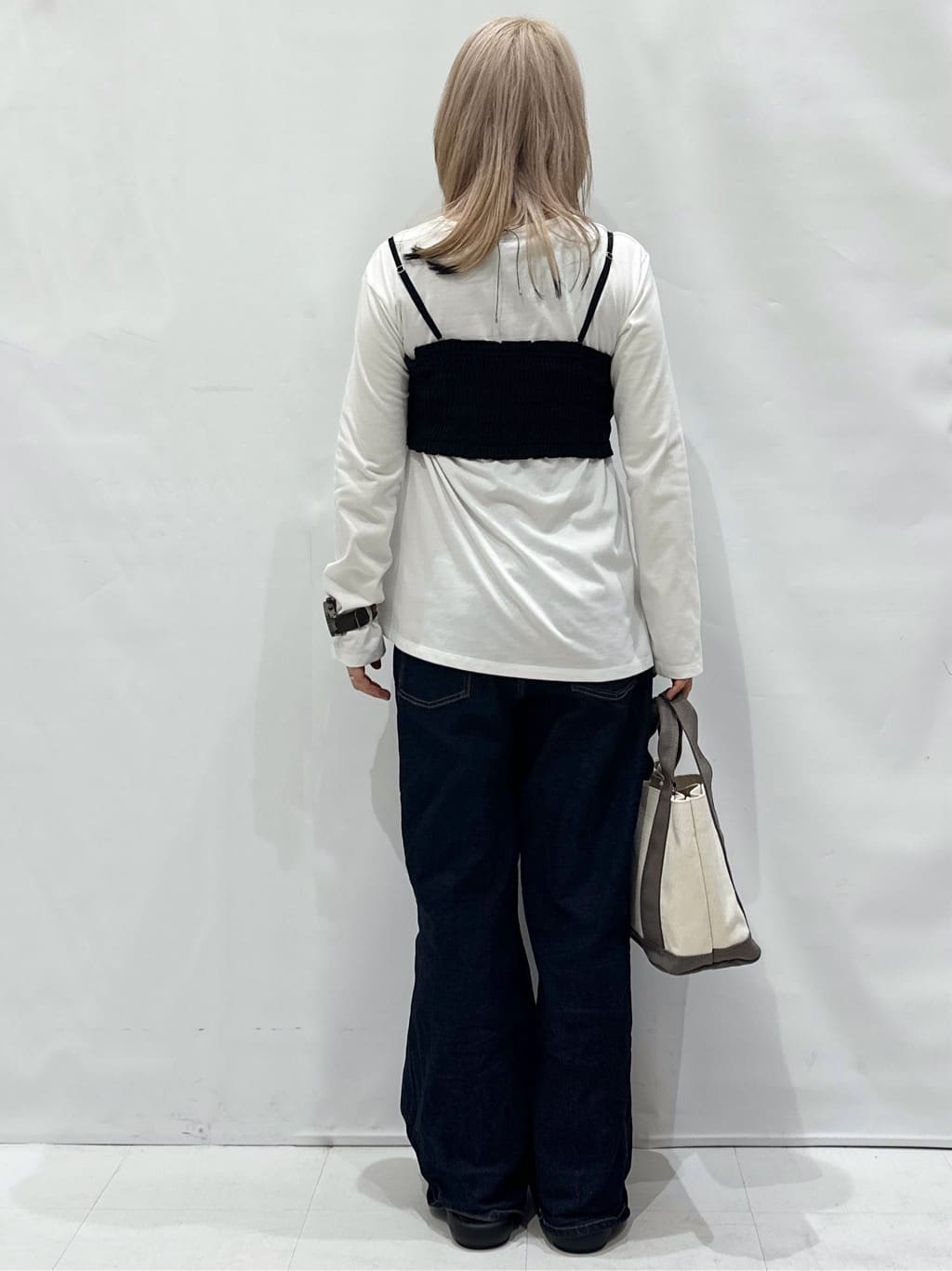 かんなさんの「OPAQUE.CLIP｜◆《ツインセット》シャーリングビスチェ&times;ロングTシャツ【洗濯機洗い可】」を使ったコーディネート
