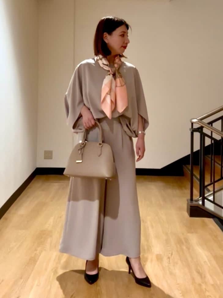 MIKIKOさんの「UNTITLED｜◆【セットアップ可/接触冷感/イージーケア/体型カバー】リラクミスト モモンガブラウス」を使ったコーディネート