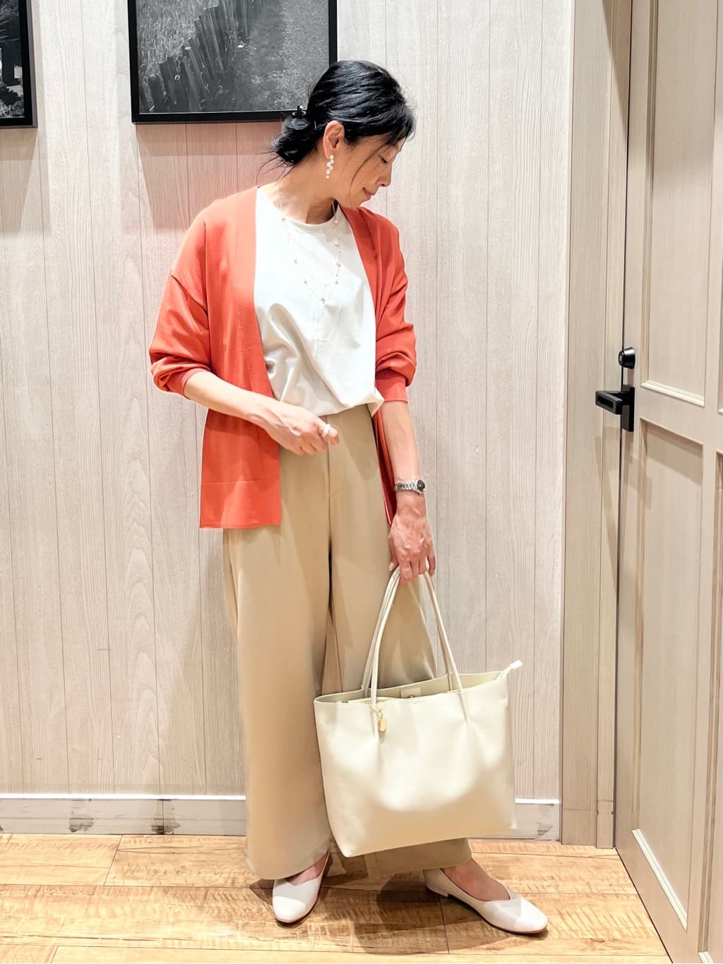 youさんの「SHOO･LA･RUE｜◆【洗える/ひんやり/UV】お尻が隠れるトッパーカーディガン」を使ったコーディネート