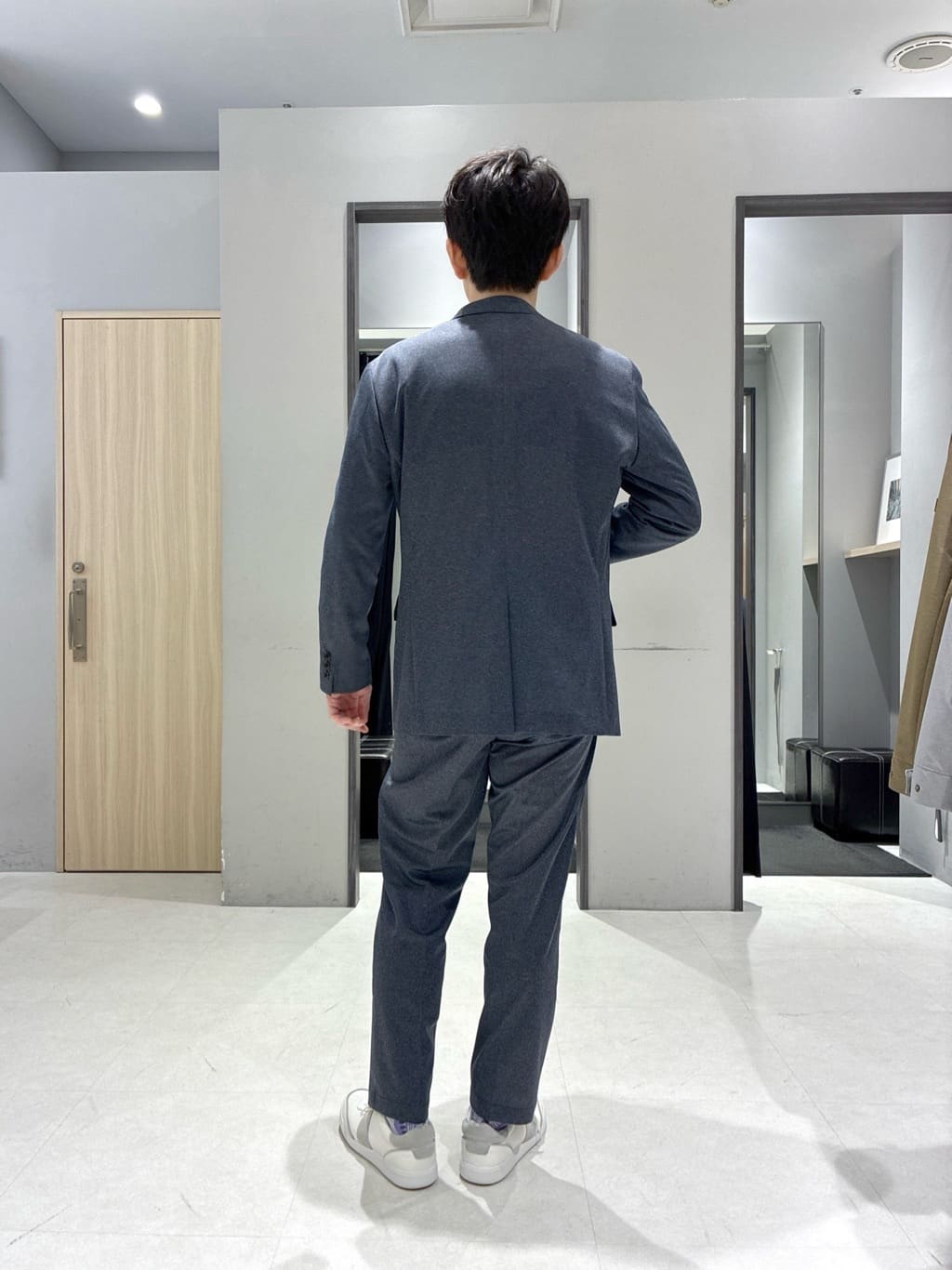 わいずみさんの「TAKEO KIKUCHI｜【多機能・軽量】シャドーライン リュック」を使ったコーディネート