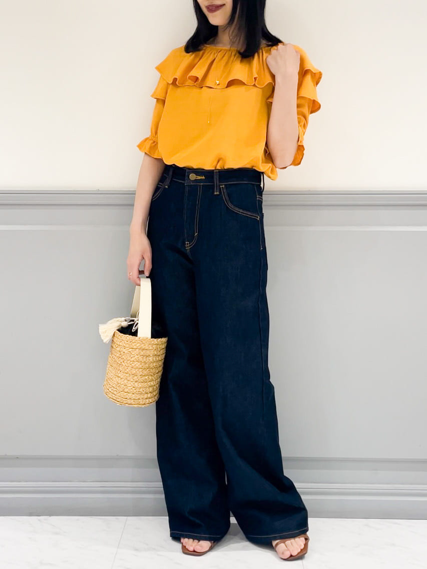 moeさんの「grove｜【Lee&times;grove別注】WIDE DENIM PANTS」を使ったコーディネート