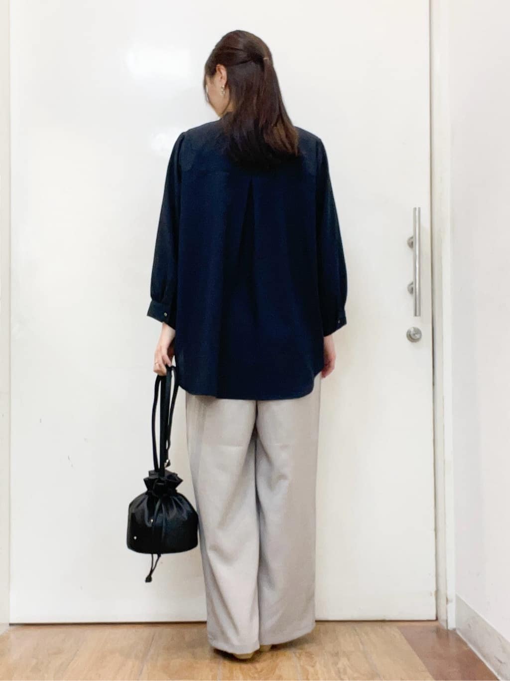 sakiさんの「SHOO･LA･RUE｜◆【S-LL】お顔周りを華やかに おりがみタックブラウス」を使ったコーディネート
