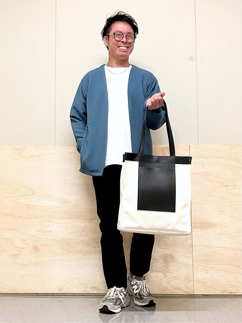 KENJI Iさんの「THE SHOP TK｜【オールシーズン穿ける！】7DAYSストレッチへリンボンパンツ　ON&hArr;OFF兼用」を使ったコーディネート