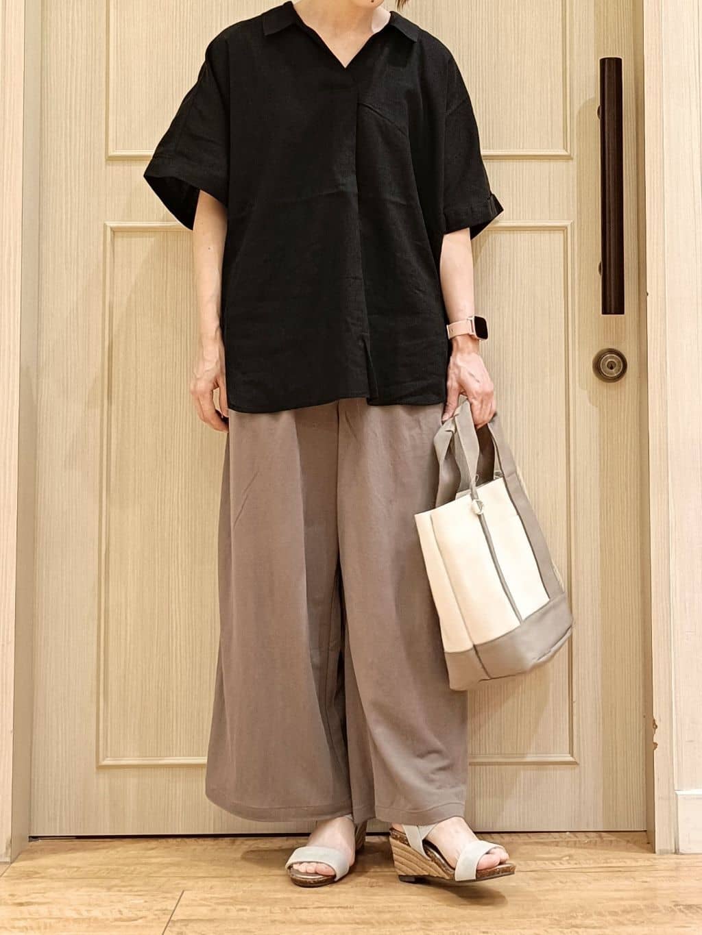 manikoさんの「SHOO･LA･RUE｜【S-LL/UV/接触冷感/抗菌防臭】体型を自然にカバー フレンチリネンブレンド襟付ドルマンシャツ」を使ったコーディネート
