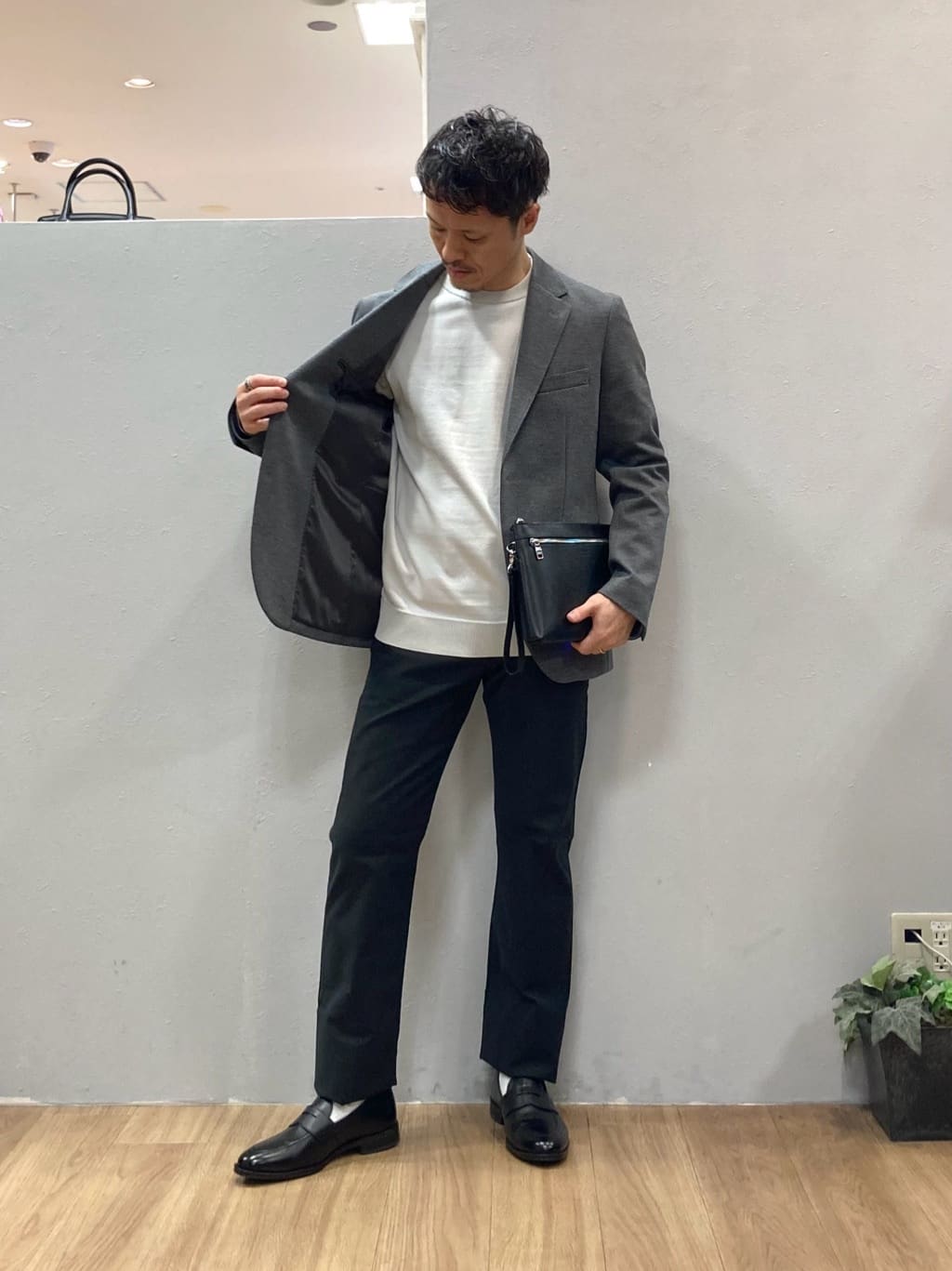 シュンさんの「TAKEO KIKUCHI｜【Made in JAPAN】播州織 ストレッチ パンツ」を使ったコーディネート