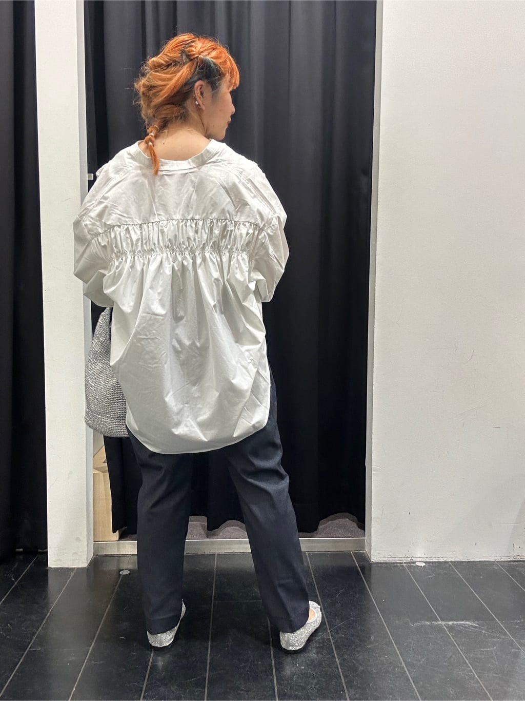 ひらのみさんの「THE SHOP TK｜◆【体型カバー】6分袖バックシャーリングシャツ/洗える」を使ったコーディネート