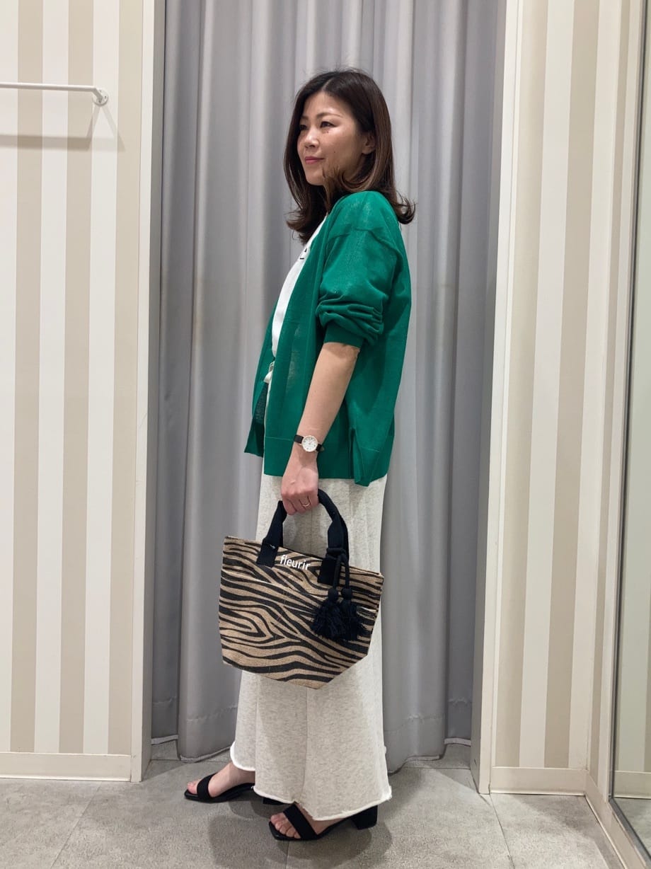 𝐂𝐡𝐢𝐢 &hearts;(ちー)さんの「SHOO･LA･RUE｜◆【選べる4柄】コットンプリントロゴTシャツ」を使ったコーディネート
