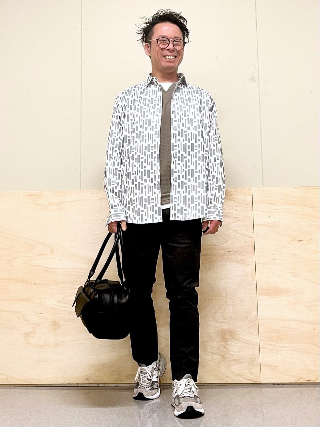 KENJI Iさんの「THE SHOP TK｜【オールシーズン穿ける！】7DAYSストレッチへリンボンパンツ　ON&hArr;OFF兼用」を使ったコーディネート