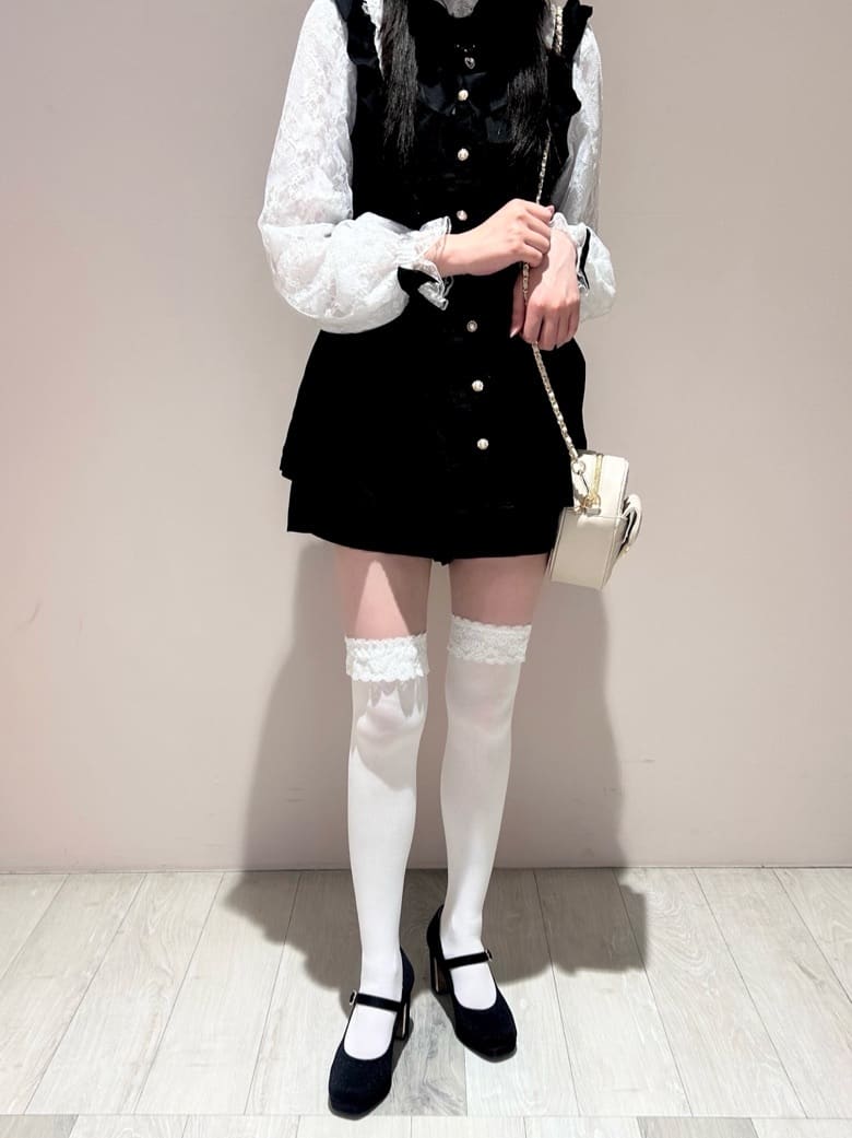 しおりんさんの「ESPERANZA｜甲ストラップパンプス」を使ったコーディネート