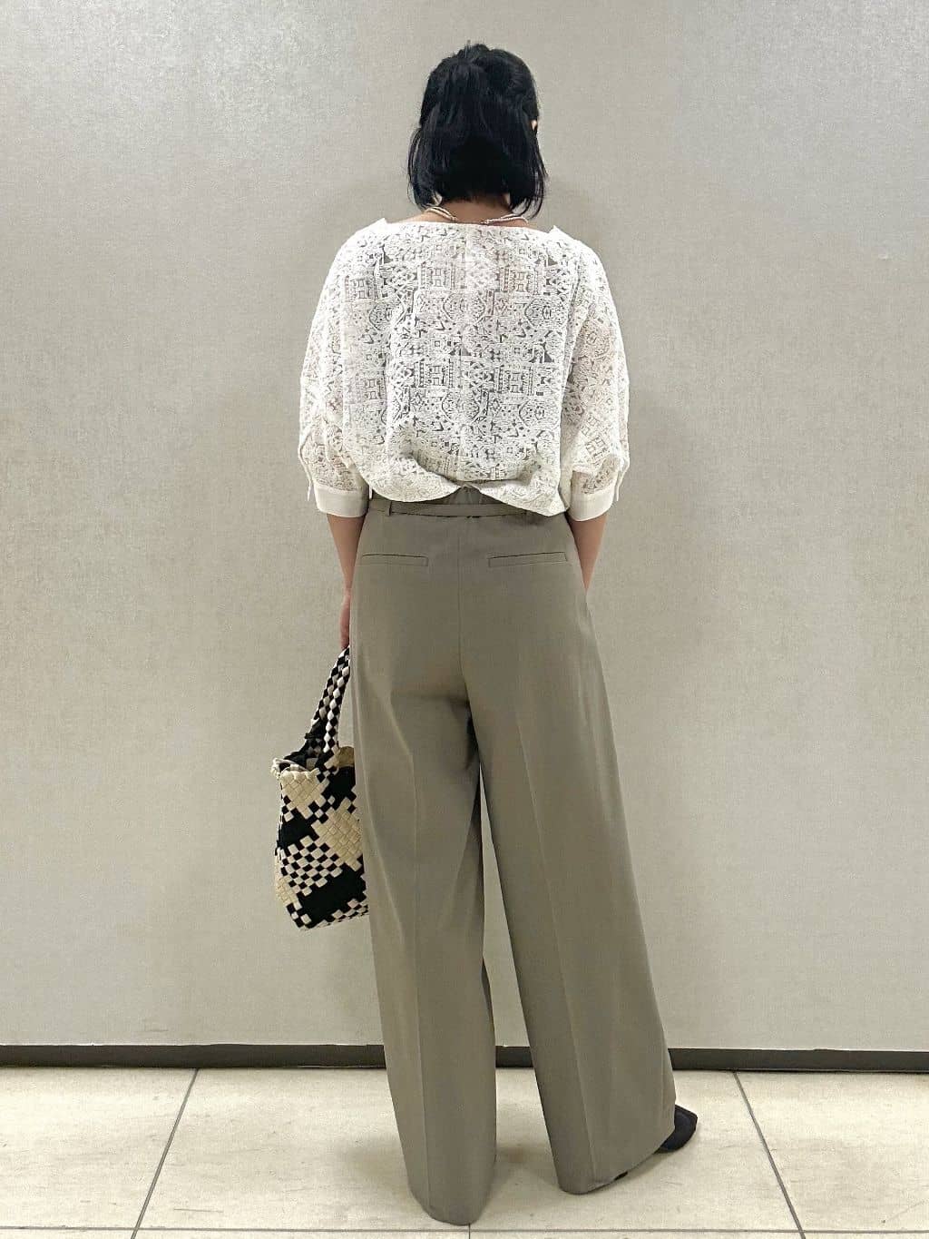 miiさんの「UNTITLED｜◆【セットアップ可能／オンオフ】ラミー混 タックワイドパンツ」を使ったコーディネート