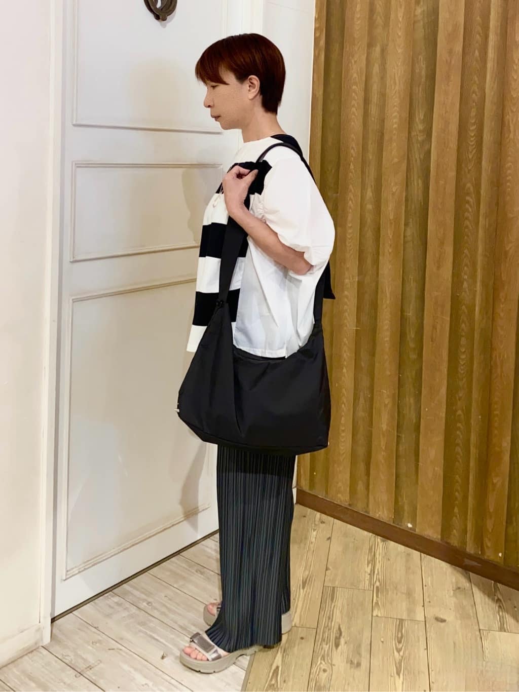WAさんの「SHOO･LA･RUE｜◆【洗える】楽してほっそり見え カットプリーツパンツ」を使ったコーディネート