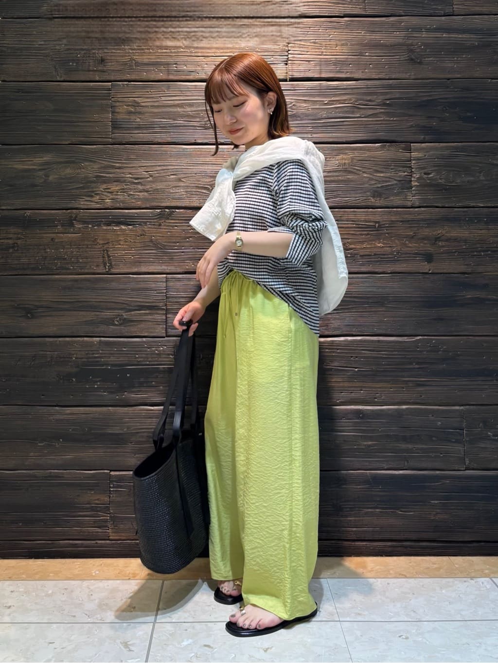 sakuさんの「INDIVI｜【洗える／UVケア／SETUP可能】ドロストワイドパンツ」を使ったコーディネート