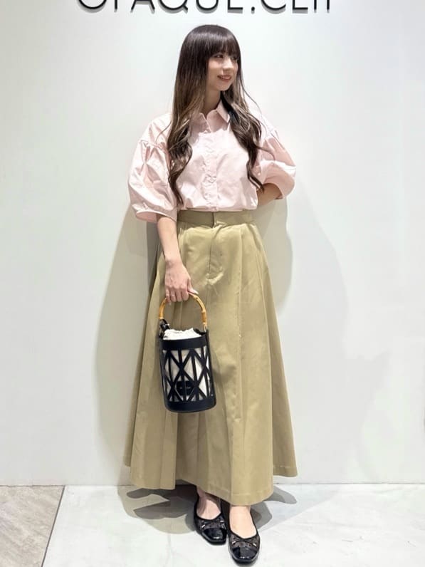 mikaさんの「OPAQUE.CLIP｜◆《美人百花掲載》ランタンスリーブシャツ【洗濯機洗い可】」を使ったコーディネート