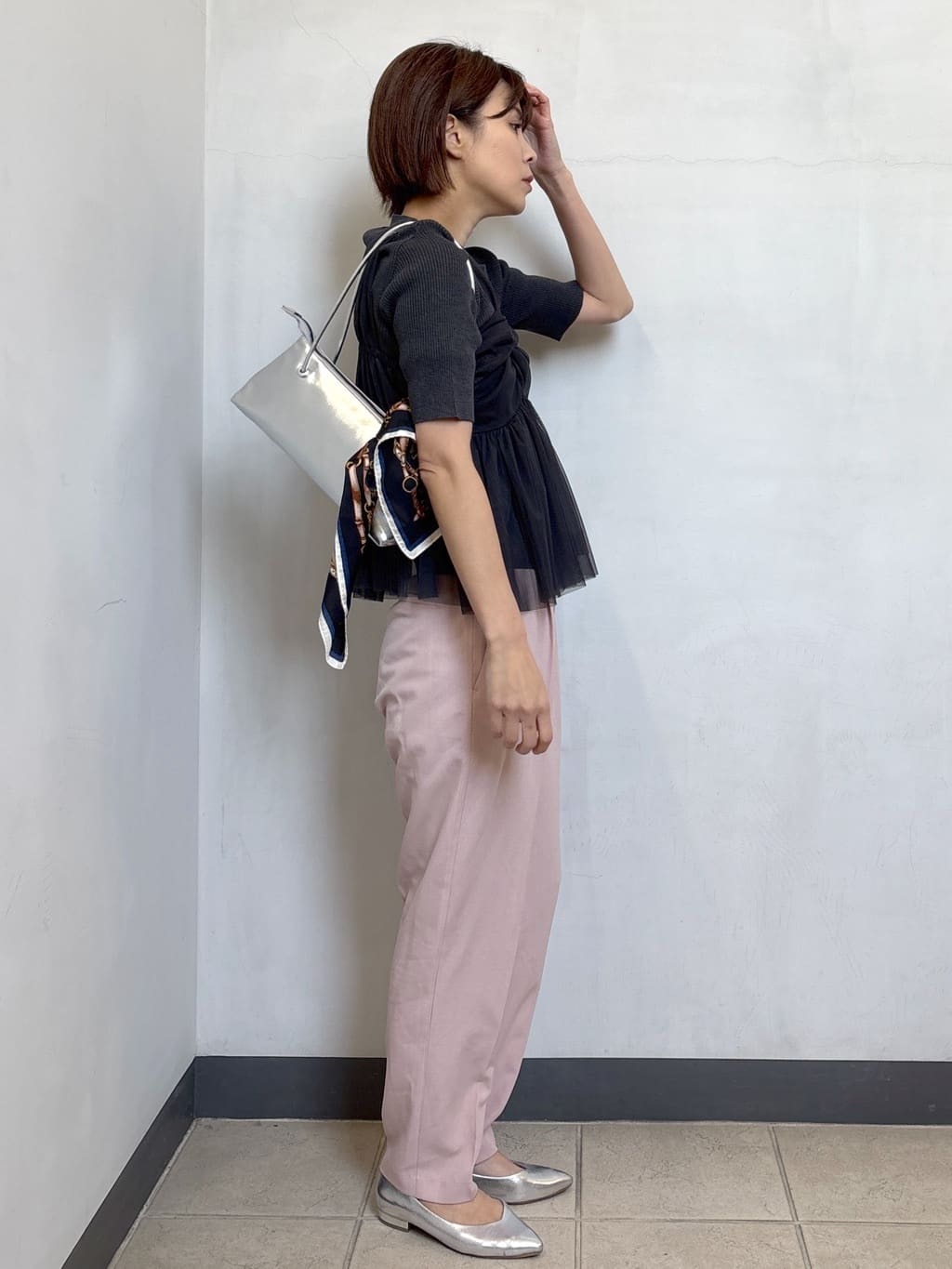 Ariさんの「OPAQUE.CLIP｜◆ウエスト折り返しテーパードパンツ【洗濯機洗い可／防シワ】」を使ったコーディネート