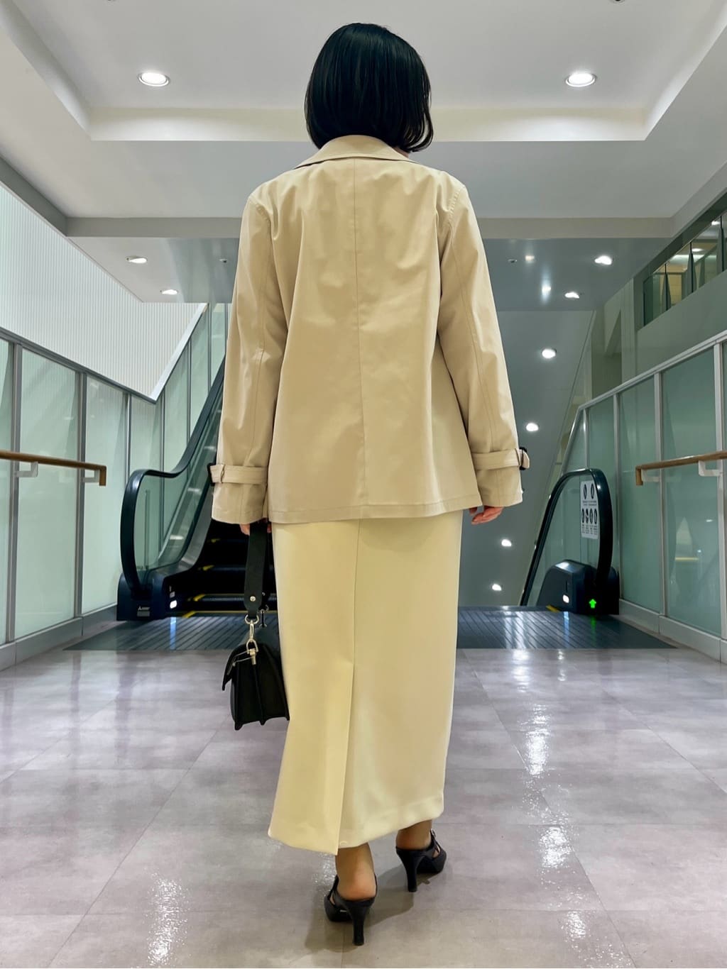 ちりんさんの「UNTITLED｜◆【アンサンブル可能】ボウタイ 配色プルオーバーニット」を使ったコーディネート