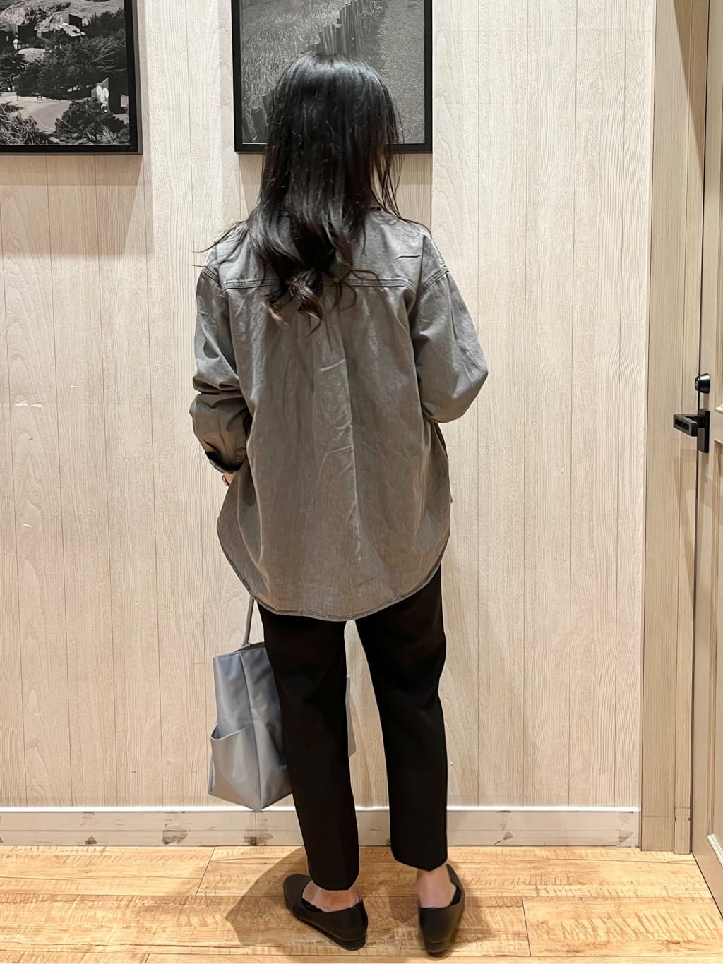 youさんの「SHOO･LA･RUE｜◆【洗える/S-LL】大人のこなれコーデに やわらかデニムシャツ」を使ったコーディネート