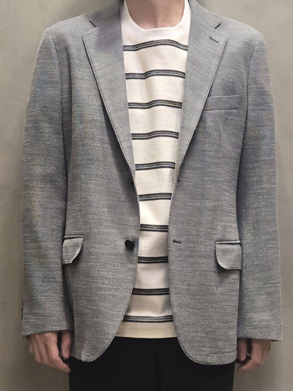 白木駆さんの「TAKEO KIKUCHI｜【ONOFF対応】TRダブルニット ストレッチパンツ」を使ったコーディネート