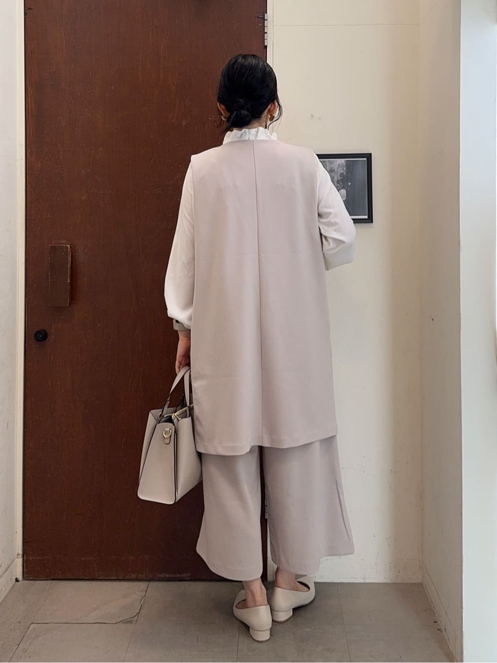 𝐇𝐢𝐫𝐨𝐦𝐢さんの「SHOO･LA･RUE｜【通勤/デイリー/セットアップ可】マルチに使える カットジョーゼット ワイドパンツ」を使ったコーディネート