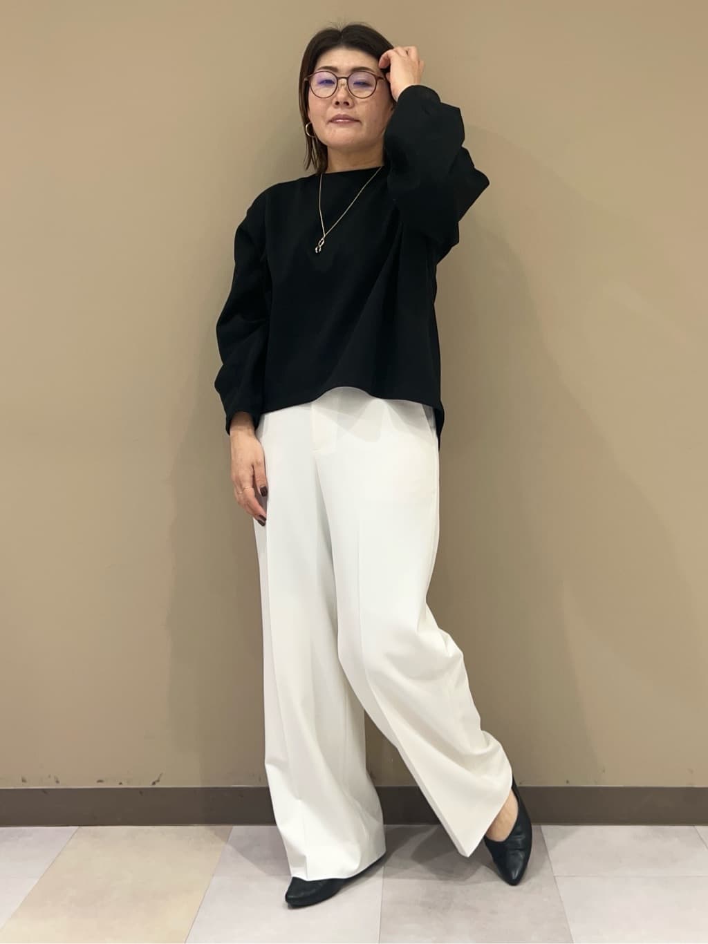 fukuさんの「UNTITLED｜◆【後ろウエストゴム/きれいめ】ストレッチ ワイドパンツ」を使ったコーディネート