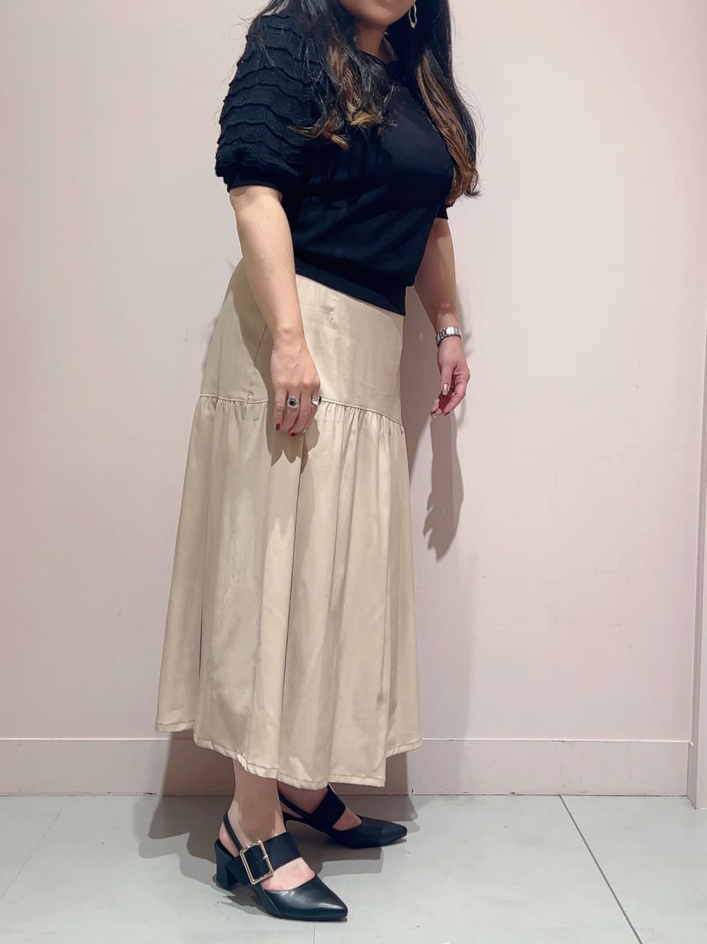 りえさんの「ESPERANZA｜バックルベルトバックストラップパンプス」を使ったコーディネート