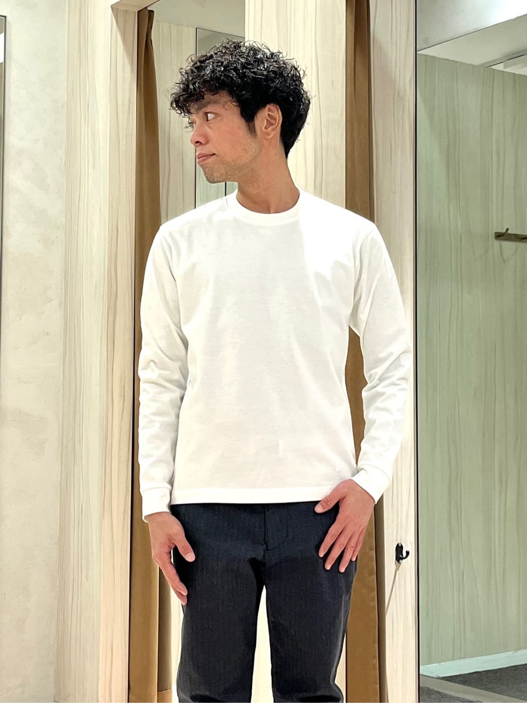 URAさんの「TAKEO KIKUCHI｜【Made in JAPAN】播州織 ヘリンボン ストレート パンツ」を使ったコーディネート