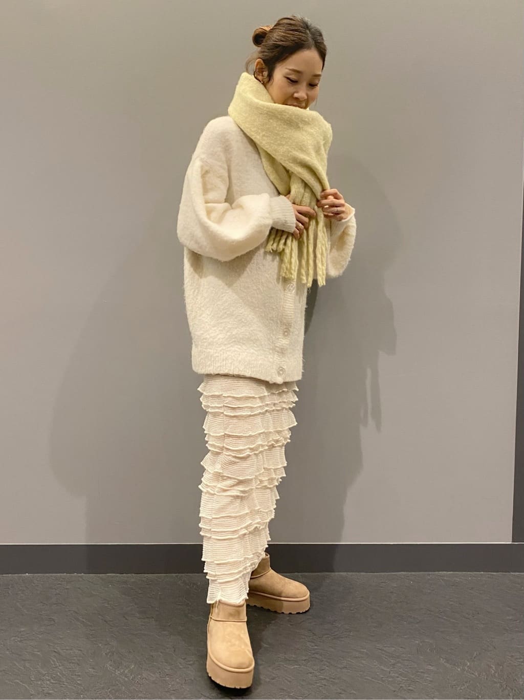 hiraさんの「ESPERANZA｜アレンジしやすい250cm カラフルボリュームストールマフラー　累計販売約5000枚【防寒／マフラー」を使ったコーディネート