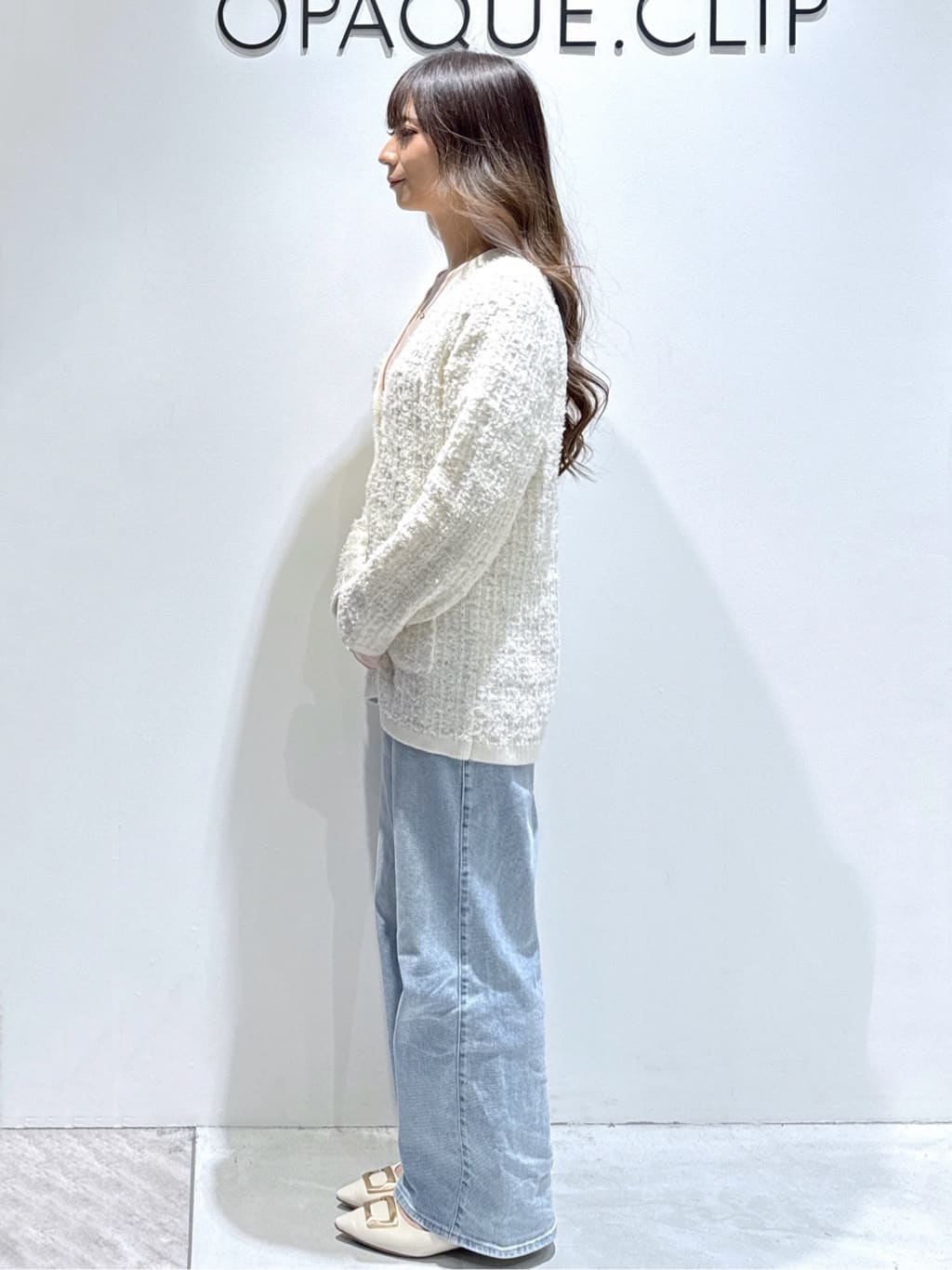 mikaさんの「OPAQUE.CLIP｜◆【抗菌防臭加工】ゴールドメタルポインテッドデザインパンプス」を使ったコーディネート