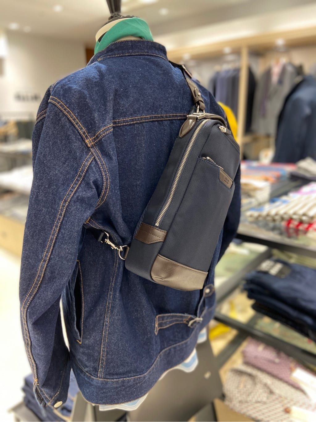 わいずみさんの「TAKEO KIKUCHI｜薄マチ スマート 大人　ワンショルダーバッグ」を使ったコーディネート