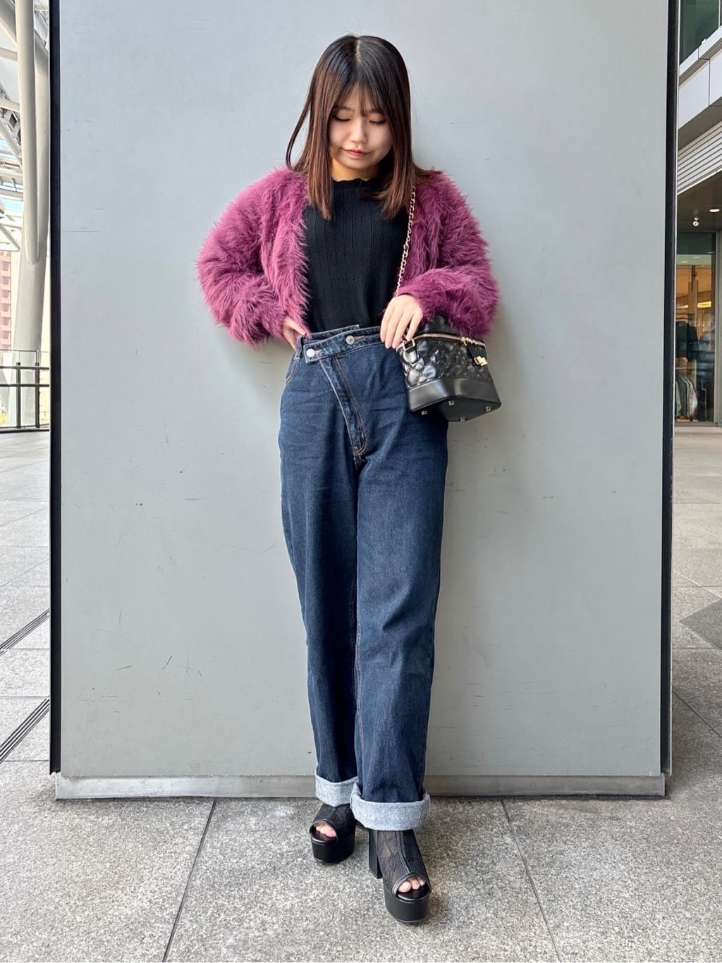 まっきーさんの「ESPERANZA｜厚底ラク盛りブーツヒールサンダル」を使ったコーディネート