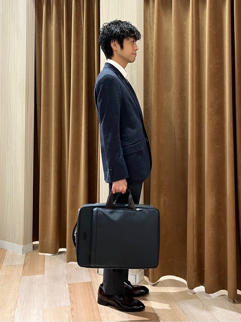 URAさんの「TAKEO KIKUCHI｜【Made in JAPAN】播州織 ヘリンボン ストレート パンツ」を使ったコーディネート