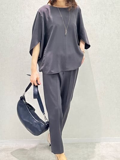 Miwaさんの「UNTITLED｜【手洗い／88cm正方形】シアー素材チェーン柄スカーフ」を使ったコーディネート
