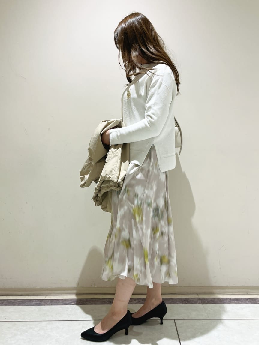 sattoさんの「UNTITLED｜◆【後ろウエストゴム/花柄】ぼかしフラワー プリントスカート」を使ったコーディネート