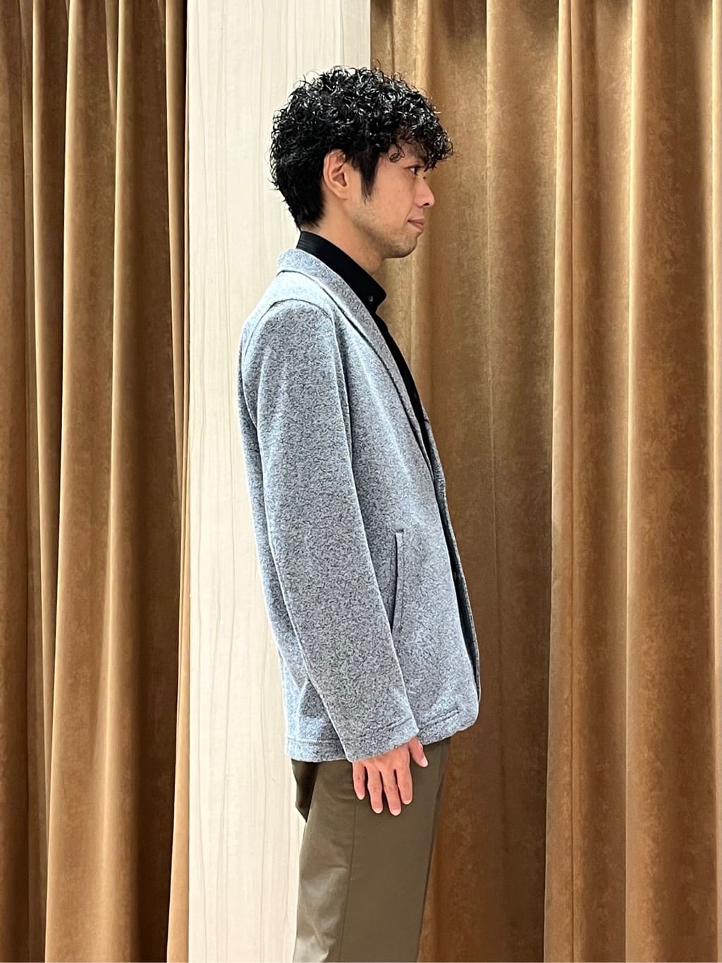 URAさんの「TAKEO KIKUCHI｜【オフィスカジュアル対応】ドレス チノパンツ」を使ったコーディネート
