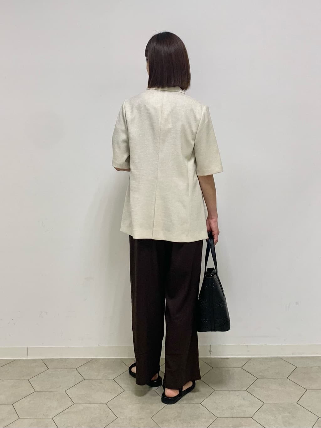 yurinaさんの「INDIVI｜【褒められパンツ／洗える／ウエストゴム】ワイドタックパンツ」を使ったコーディネート
