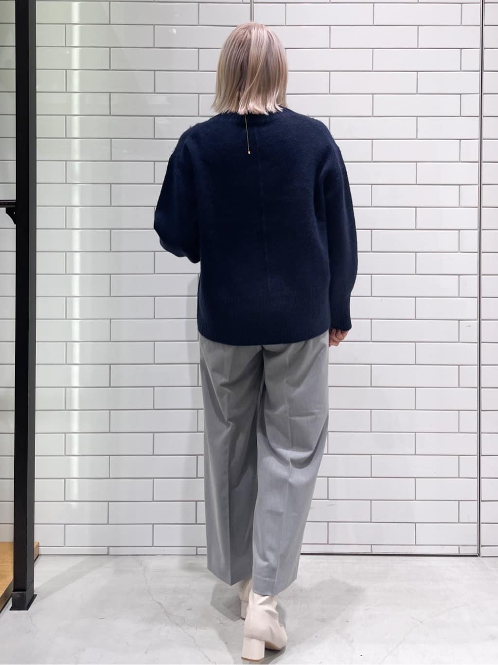 いとうちゃんさんの「OPAQUE.CLIP｜◆《7color》ふわふわVネックニット【洗濯機洗い可】」を使ったコーディネート