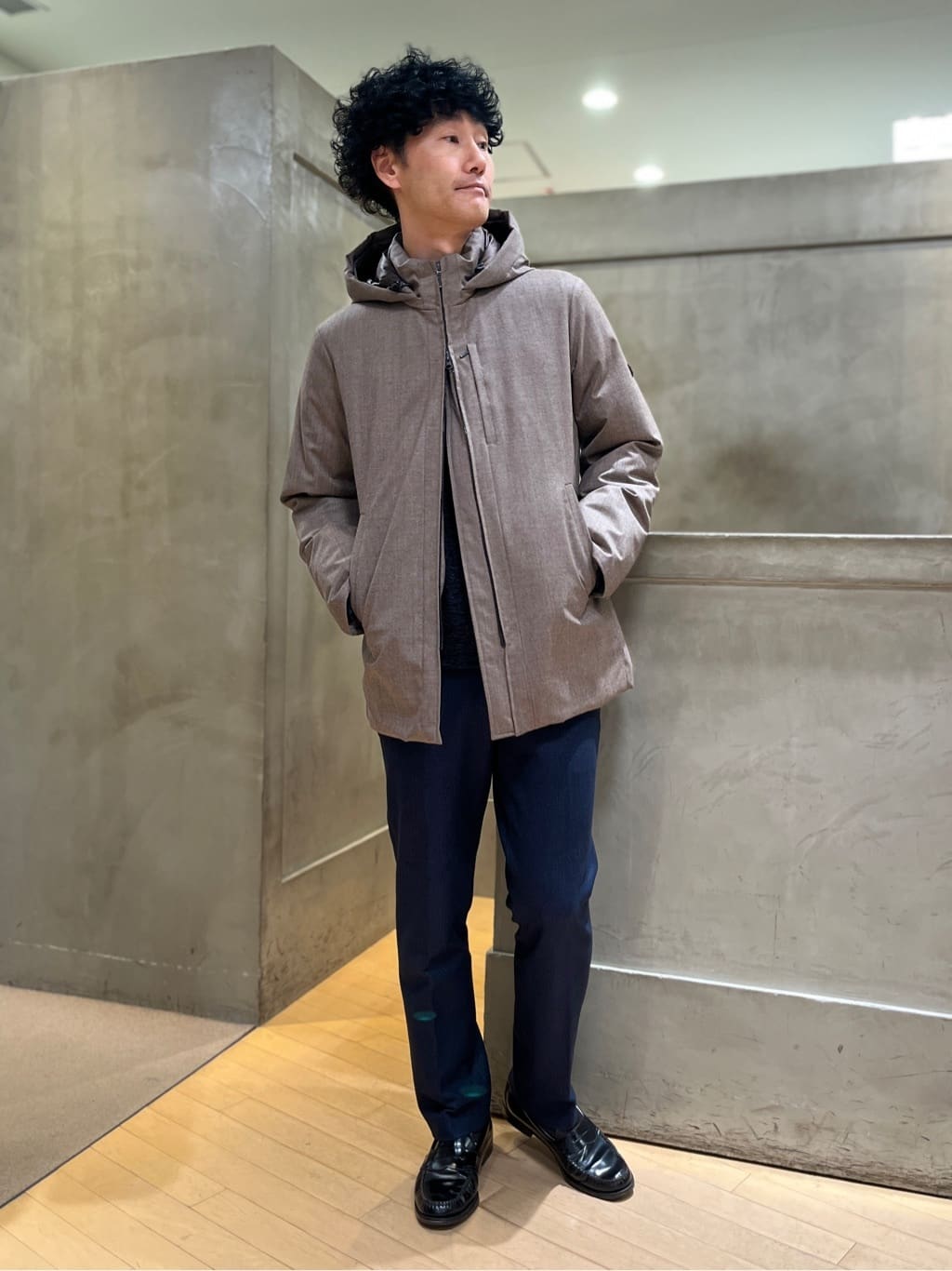 mutoさんの「TAKEO KIKUCHI｜【DOWN FABRIC】ダウンファブリック ドレスパンツ / セットアップ対応」を使ったコーディネート