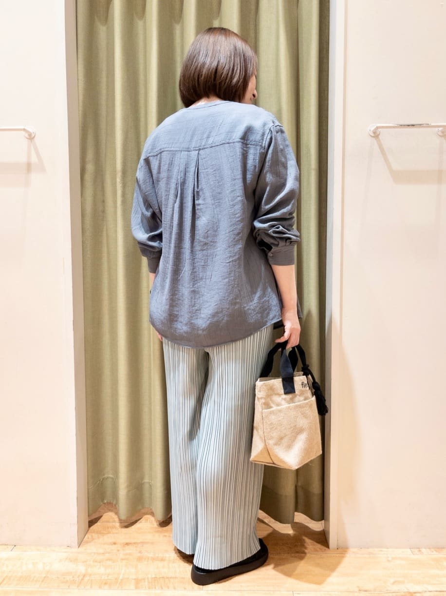 fukuiさんの「SHOO･LA･RUE｜◆【洗える】楽してほっそり見え カットプリーツパンツ」を使ったコーディネート