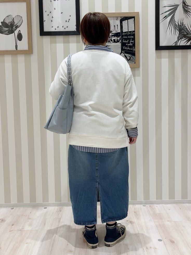 ma_miさんの「SHOO･LA･RUE｜◆【洗える/S-LL】選べる3柄 グラフィックスウェット」を使ったコーディネート