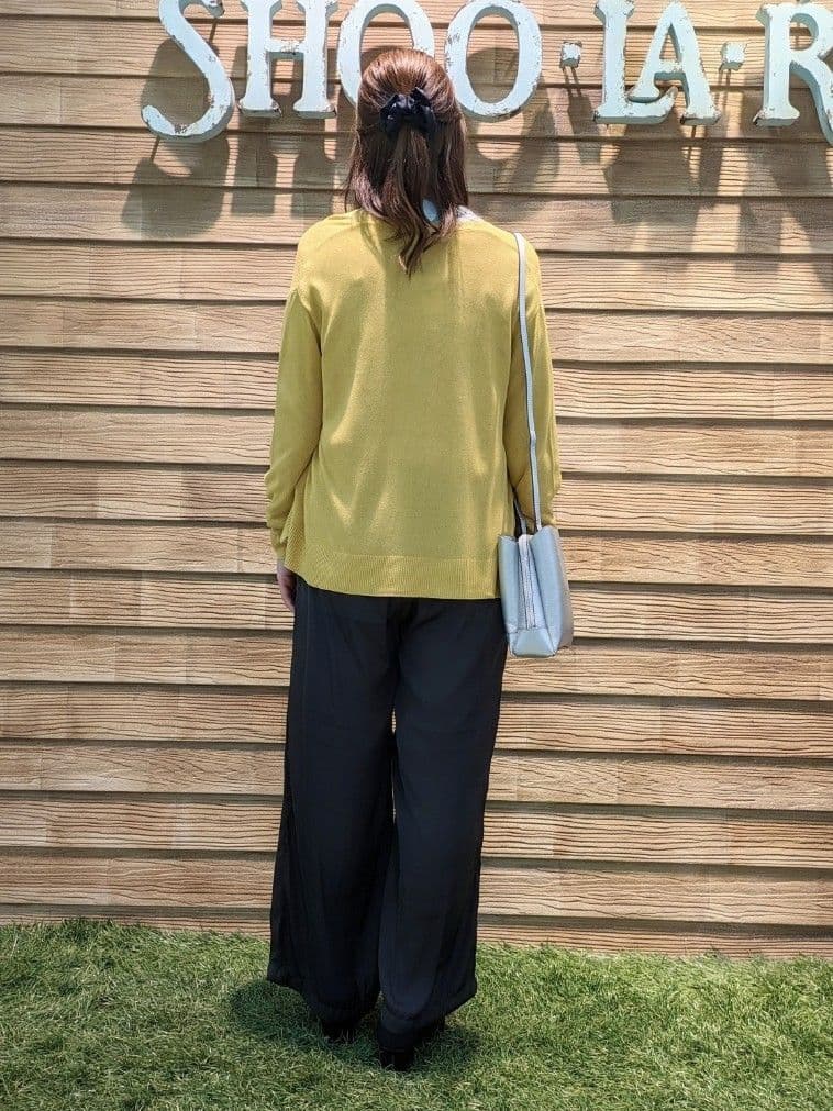 miniさんの「SHOO･LA･RUE｜【軽量/大人カジュアル】 ふわっと軽い三層ショルダーバッグ」を使ったコーディネート