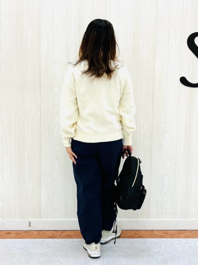 さくみぃさんの「SHOO･LA･RUE｜◆【洗える/S-LL/ちくちくしにくい】大人のための ロゴ入りスウェットライクニット」を使ったコーディネート